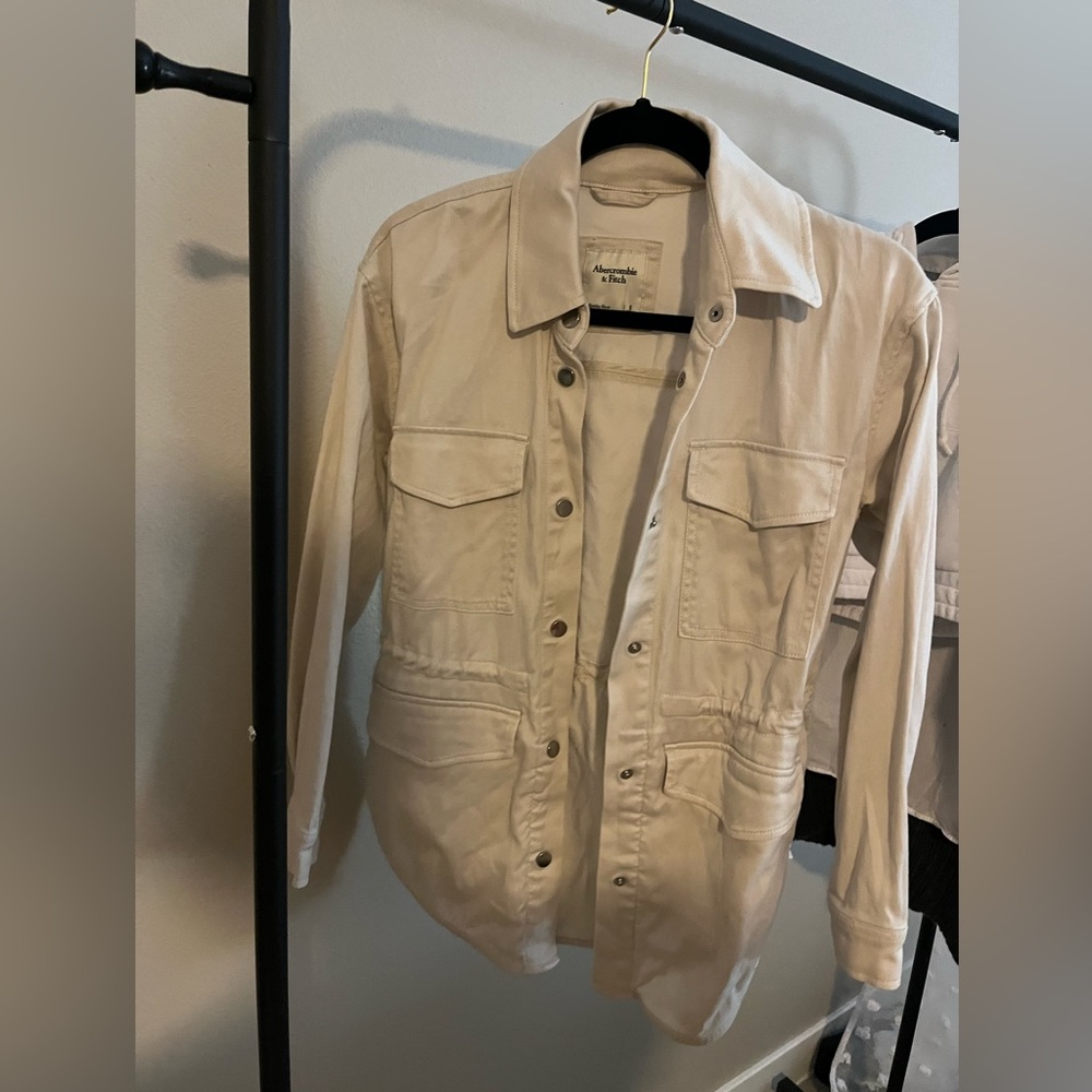 Abercrombie Shirt/Jacket with multiple pockets and waist detail